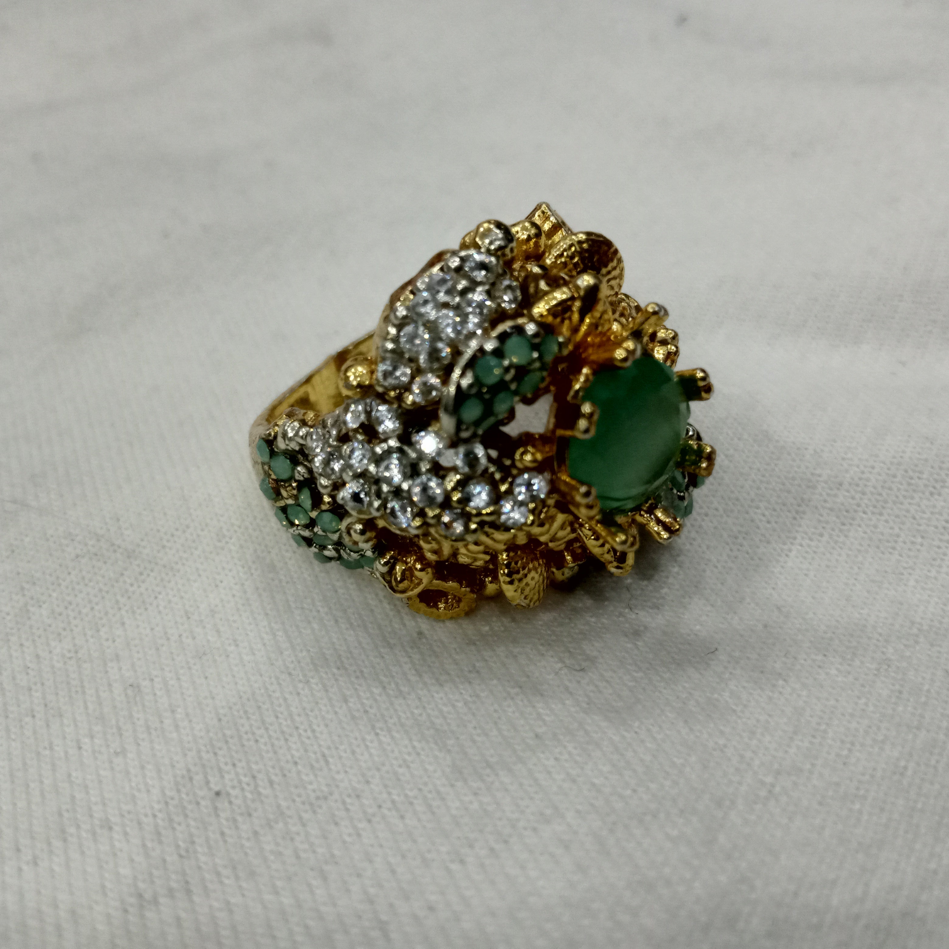 Vintage-Inspired Emerald Green Statement Ring – Ornate Gold-Tone Cocktail Ring with Crystal Accents