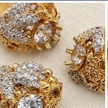 Vintage-Style Gold Ornate Cluster Ring with Crystal Accents